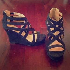 Black strappy wedges!