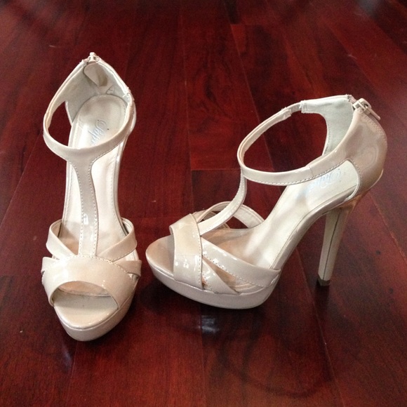 Sexy nude patent heels