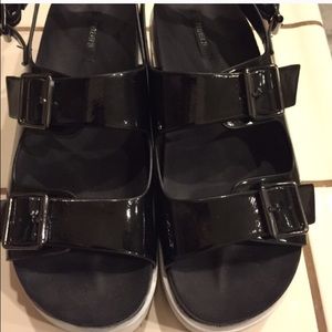 Platform sandals