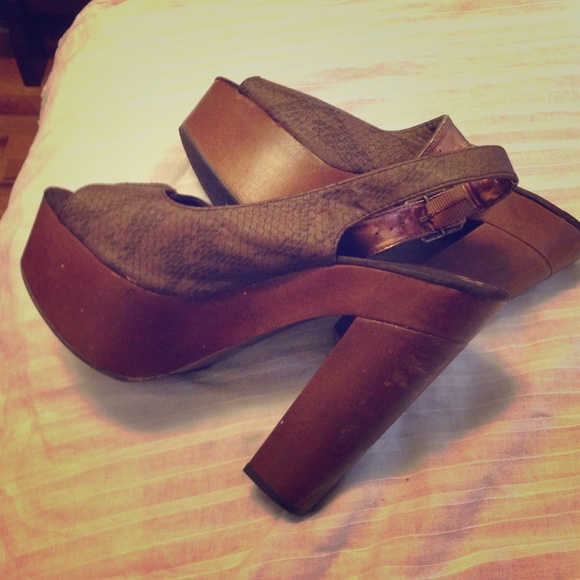 Thick heel 6 inch brown snake skin like shoe