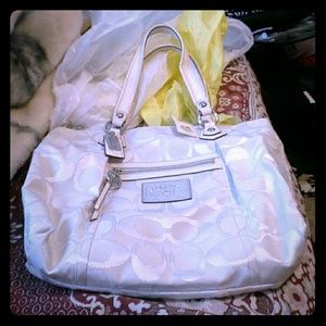 Large coach handbag