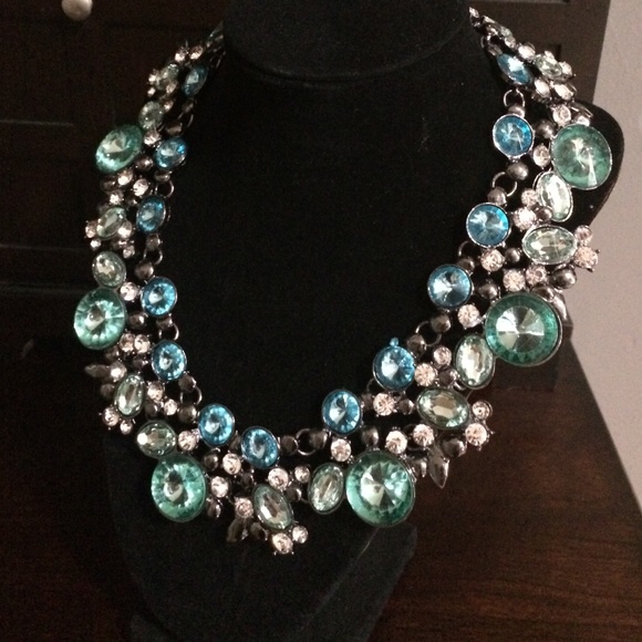 Beautiful rhinestone necklace with clear stones