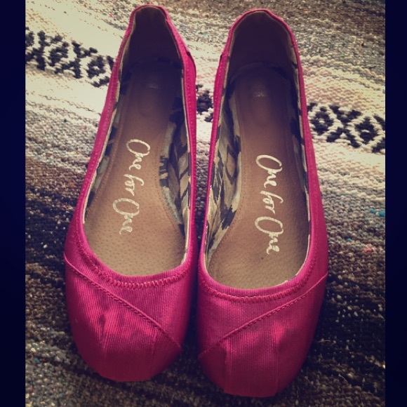 HOT PINK BALLERINA FLATS - TOMS
