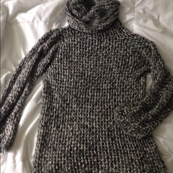Indah *New never worn* Rare crochet turtleneck