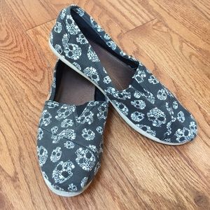 Steve Madden Skull Slip Ons!