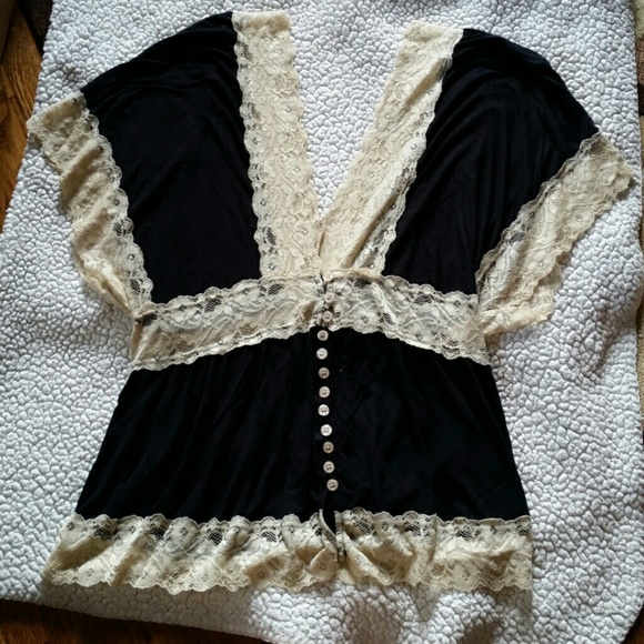 Black and tan top