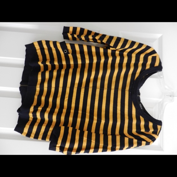 3/4 sleeve sweater with zipper back