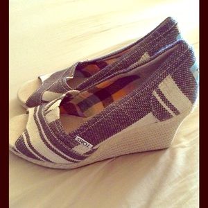 TOMS wedge