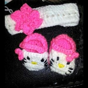 Hello kitty crochet set