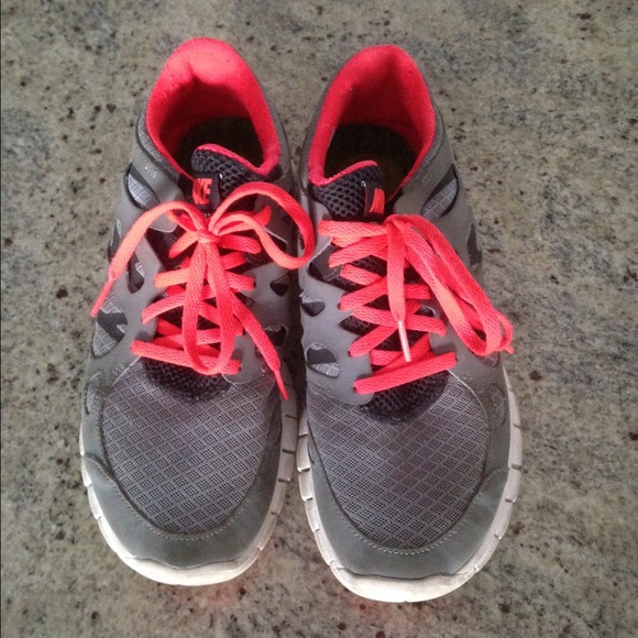 ‼️ MAKE AN OFFER‼️Nike free run 2