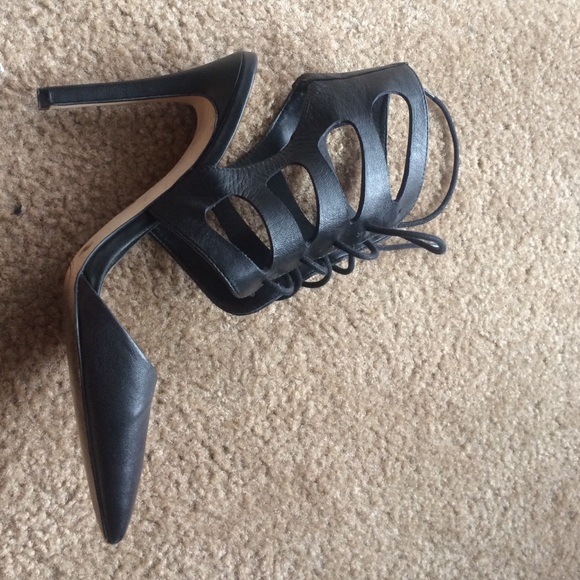 Jessica Simpson black pumps. - Picture 2 of 4