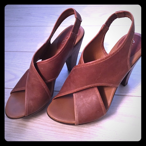 Brown Cross Platform