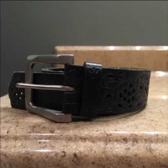 NEW - BUCKLE Women's Leather Floral Print Belt - Picture 1 of 1