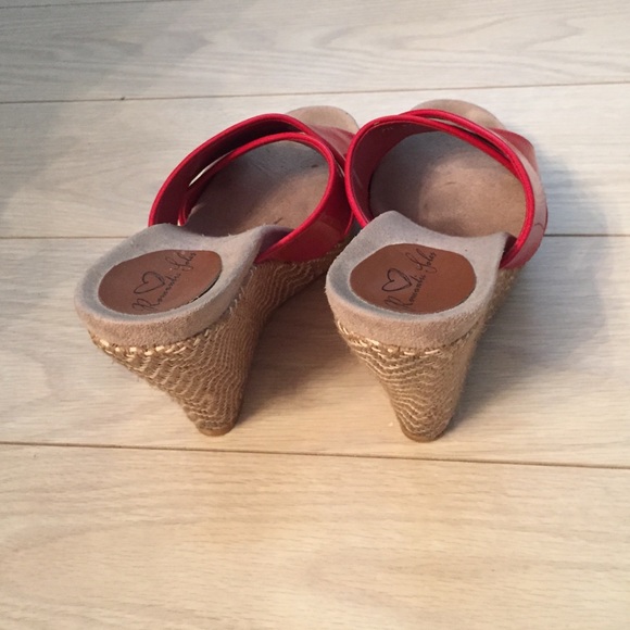 Red Platform - Picture 2 of 3