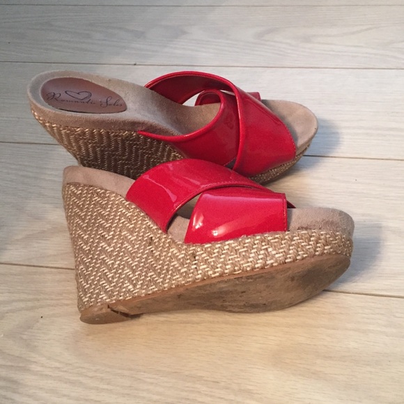 Red Platform - Picture 3 of 3