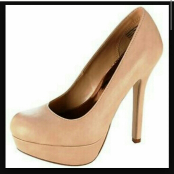 Nude pumps