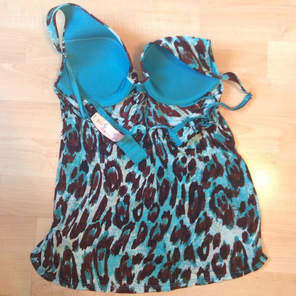 Victoria's Secret Very Sexy Push-up Tank - Picture 2 of 4