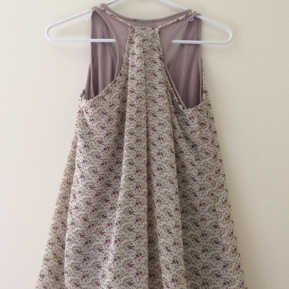 Super cute floral tank - Picture 3 of 3