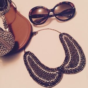 🚀NWOT Beaded collar bib necklace