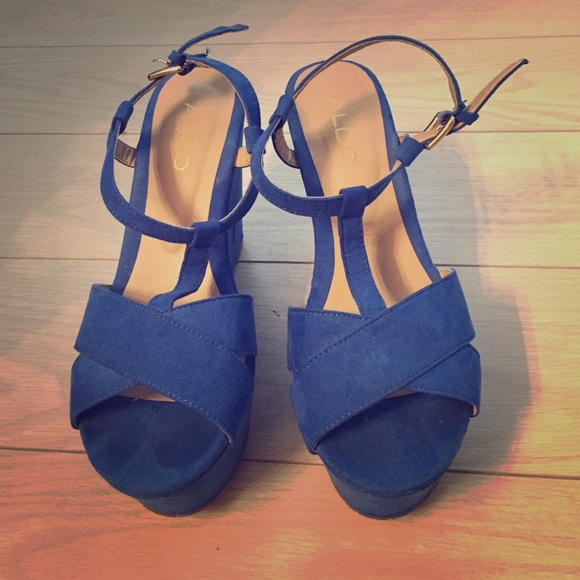 Blue platform