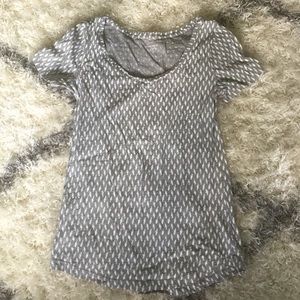 LOFT gray white ikat tee