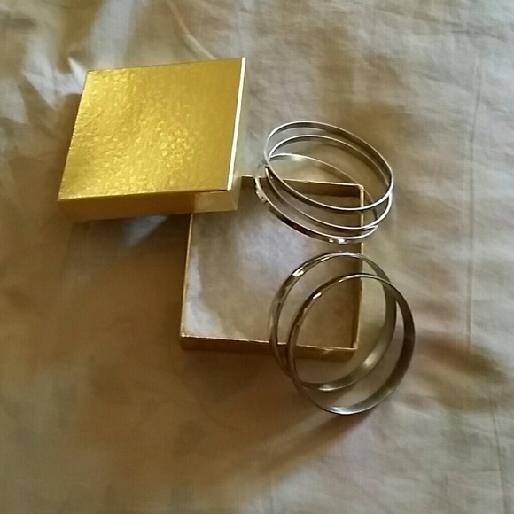 3 BANGLES SET $25. 2 BANGLES SET $25