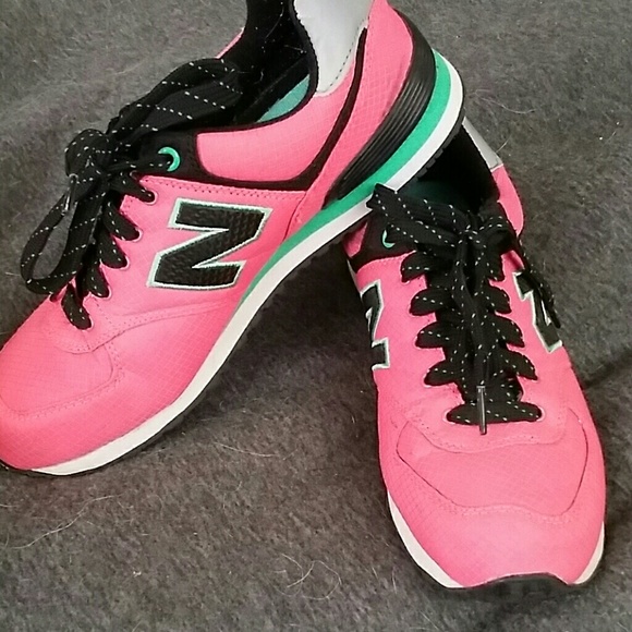 ***@whitneycherisse****NB pink, black, mint