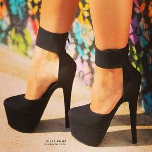 Elise Black Pumps