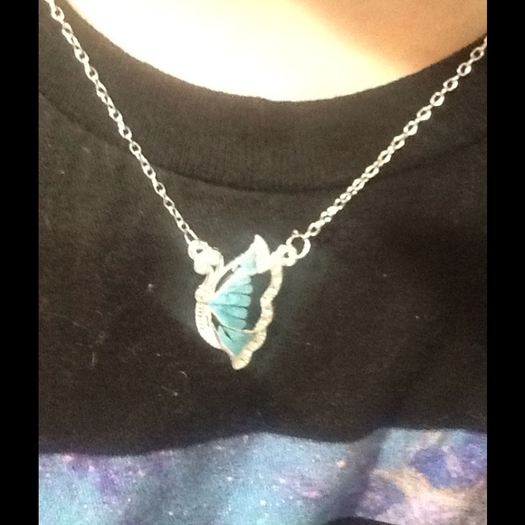 Reduced Betsy Johnson beautiful butterfly pendant. - Picture 2 of 4