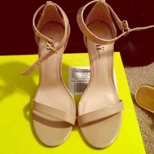 Nude heels🎀