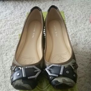 NIB WOMEN'S GIANNI BINI PEYTIN GRN/BLK/BRN FLATS