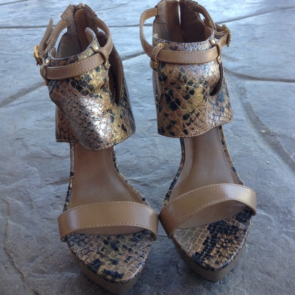 Heels - Picture 2 of 4