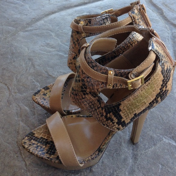 Heels - Picture 3 of 4