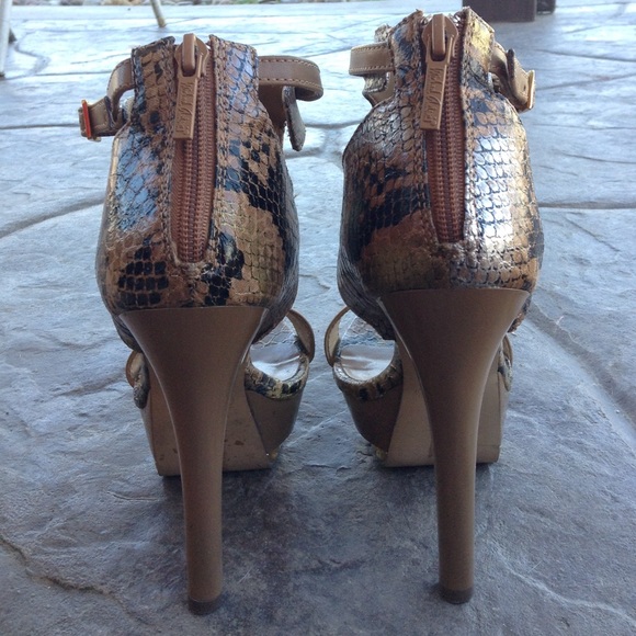 Heels - Picture 4 of 4