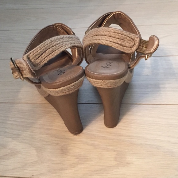 Nude platform - Picture 3 of 3