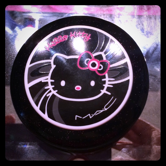 MAC Hello Kitty Beauty Powder