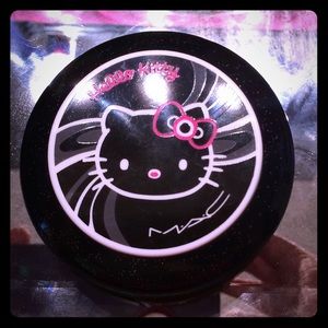 MAC Hello Kitty Beauty Powder
