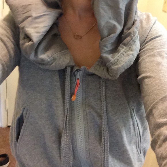 Lulemon Jacket/Hoodie Grey size 4