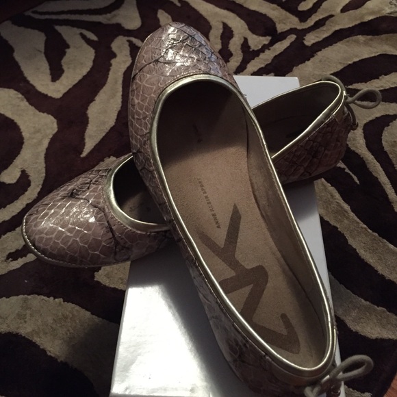 Anne Klein sport taupe snakeskin shoes - Picture 1 of 4
