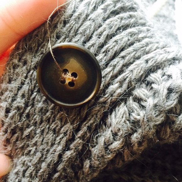 xSOLDx BRANDY MELVILLE CARDIGAN - Picture 3 of 3