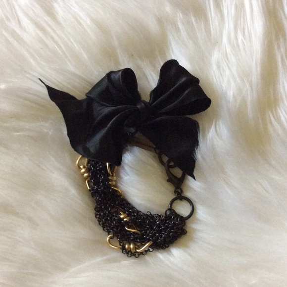 Bow bracelet