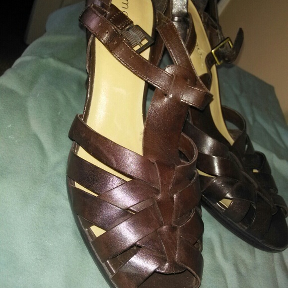 100%Leather sandals. Price firm