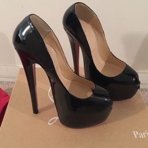 Black patent pump