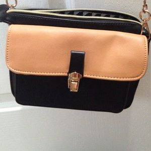 Street Level black/tan crossbody