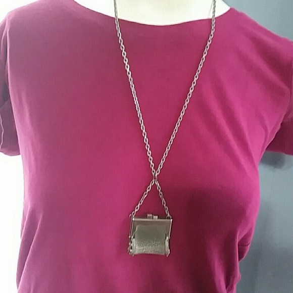 VINTAGE SILVER TONE CHANGE PURSE NECKLACE