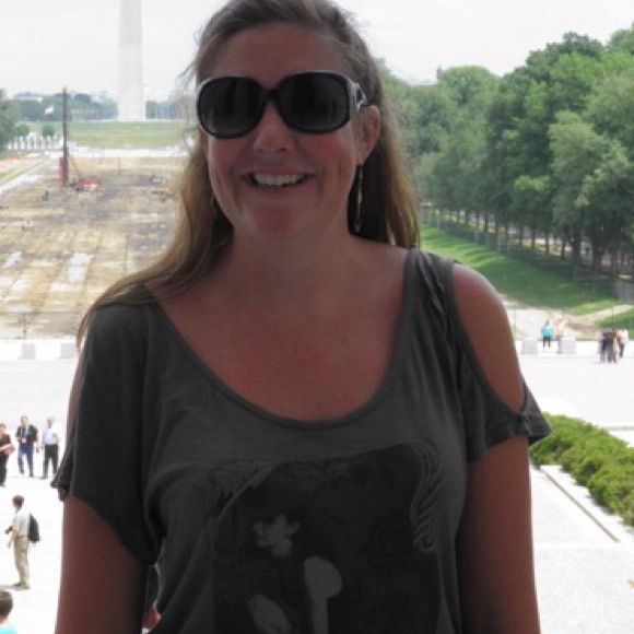 Benetton olive shirt w/photo print & open shoulder - Picture 3 of 4