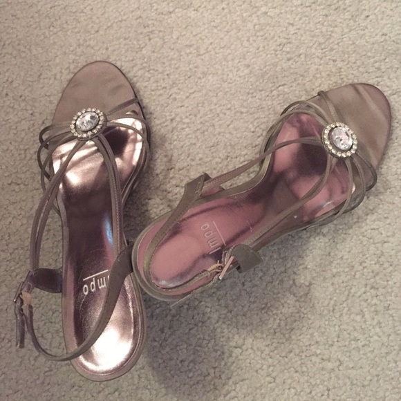 Impo grey silk heels