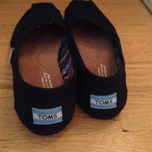 Black TOMS
