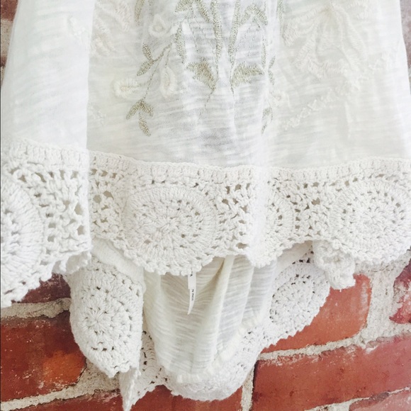 KIMCHI BLUE EMBROIDERED HALTER - Picture 3 of 4