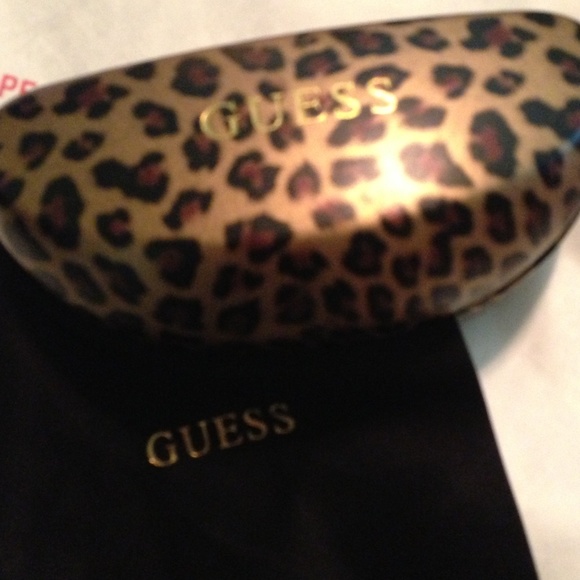 New Guess Sunglass Case with Cloth